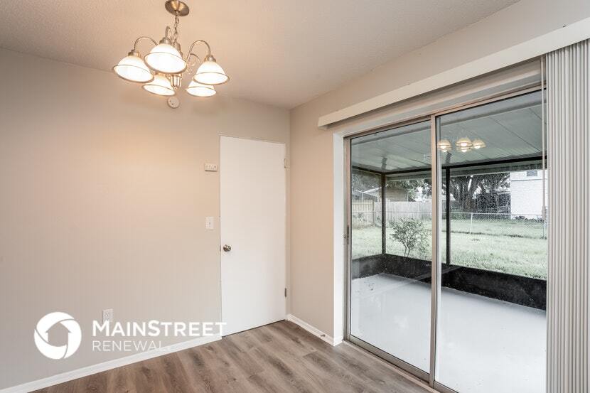 Building Photo - 328 52nd St W