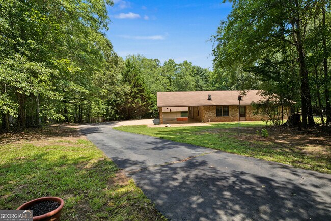 Building Photo - 241 Busbin Rd