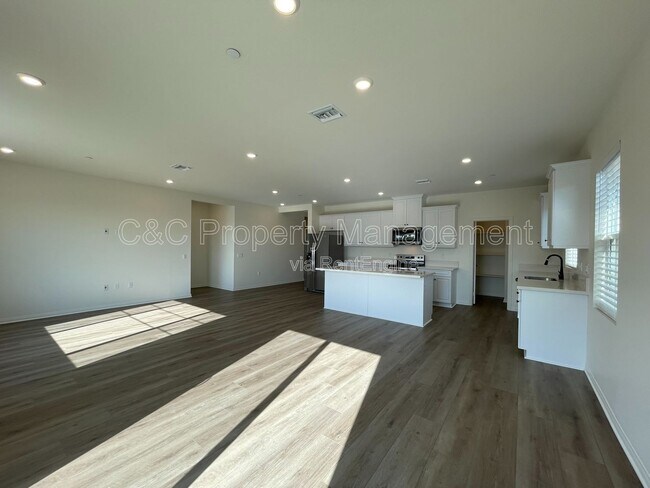 Building Photo - 25803 Sedona Ln