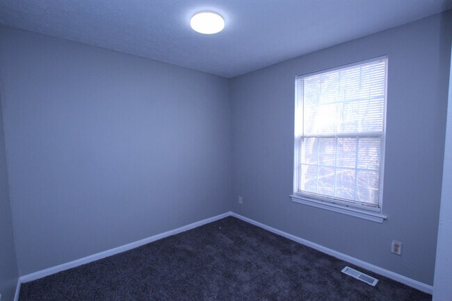 Building Photo - 52 Victoria Manor