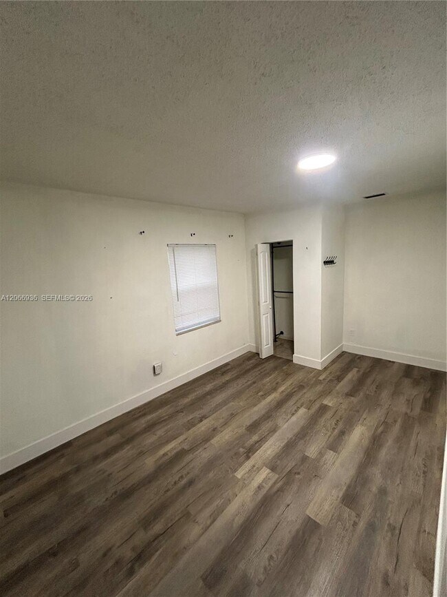 Building Photo - 1482 NE 175th St