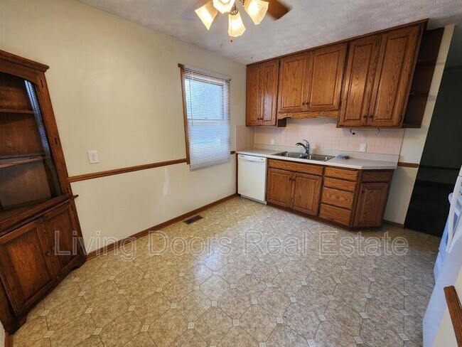 Primary Photo - 5725 Hartley St