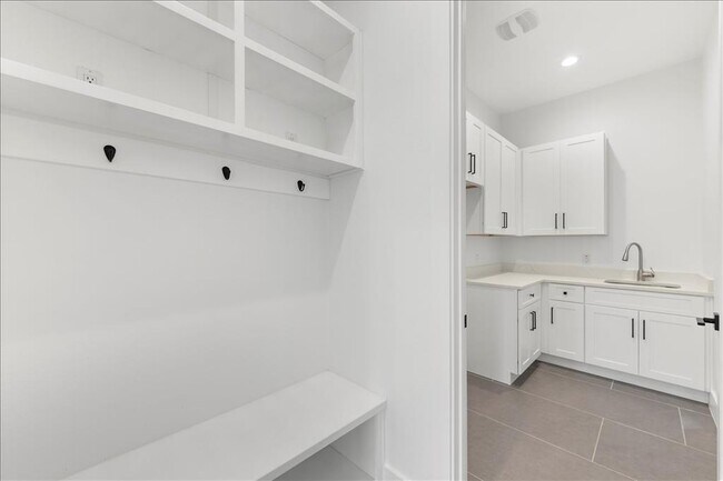 Building Photo - 110 Diamond Head Dr