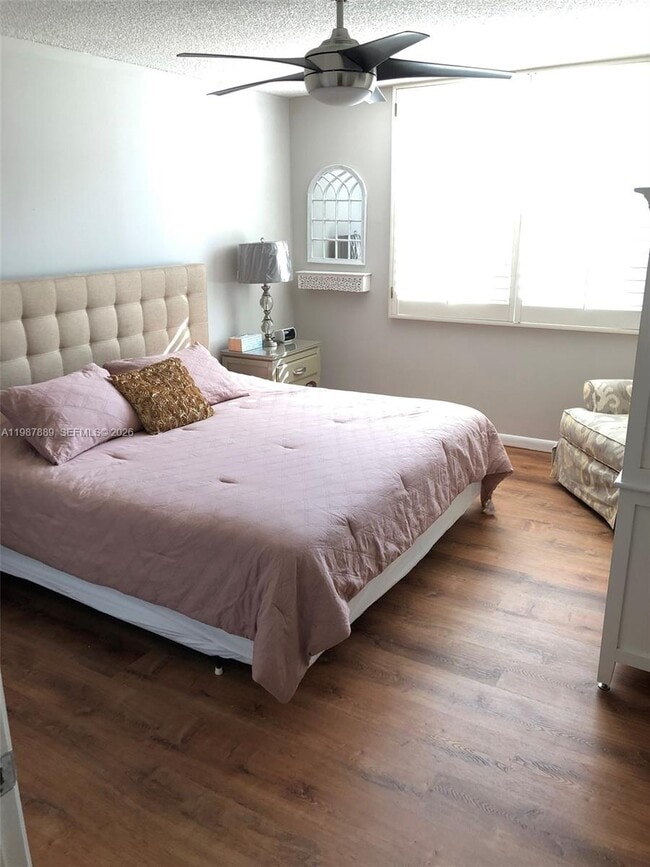 Building Photo - 19901 E Country Club Dr