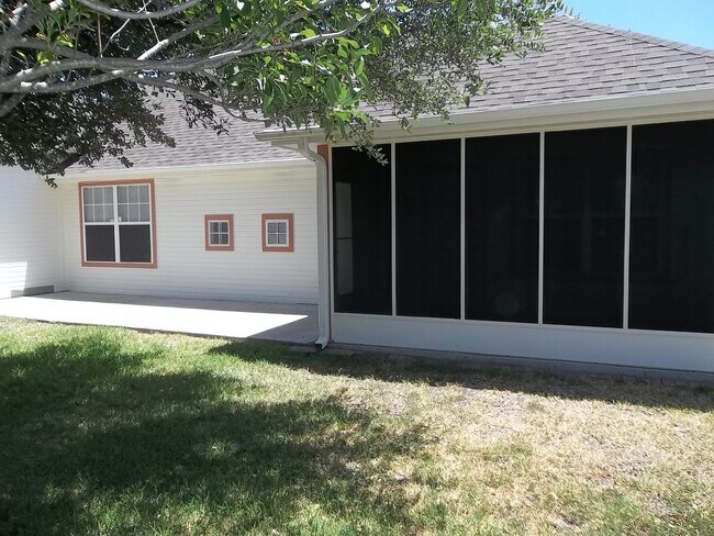 Building Photo - 2703 Kinney Dr