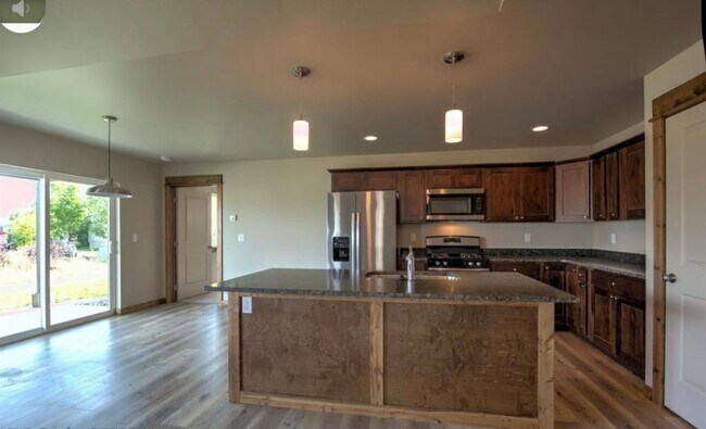 Building Photo - Spacious 3BR/2BA Home in Quiet Belgrade Neighborhood with Fenced Backyard & Garage