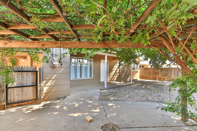 Building Photo - 2517 33rd St