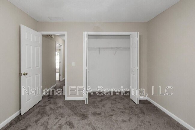 Building Photo - 30 Oaklake Ct