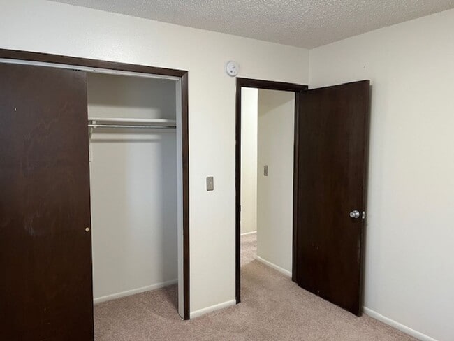 Building Photo - Pleasant Gunbarrel home 3/2.5/2 car