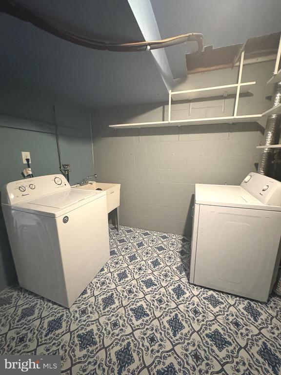 Building Photo - 9432 Merryrest Rd