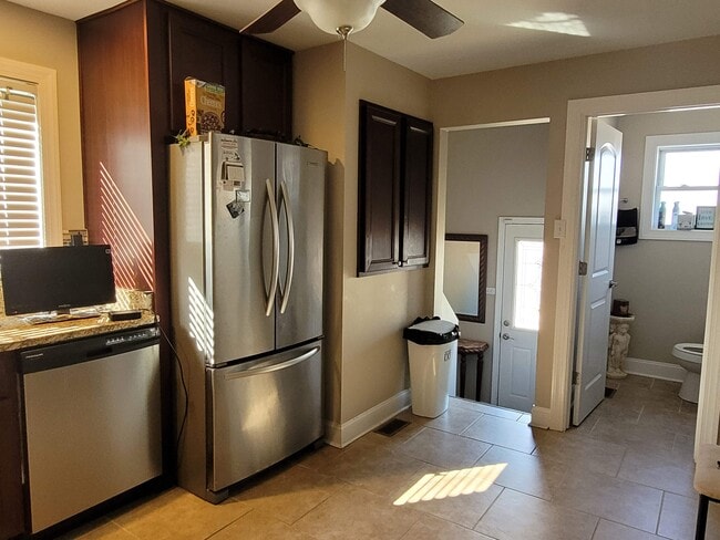 Building Photo - 8726 S Francisco Ave