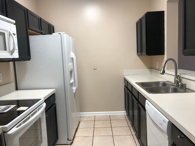 Building Photo - 10550 Baymeadows Rd