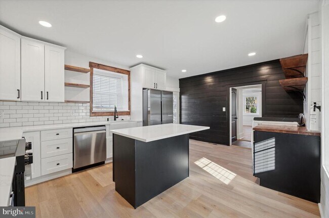 Building Photo - 503 N Bethlehem Pike