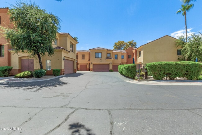 Building Photo - 1102 W Glendale Ave