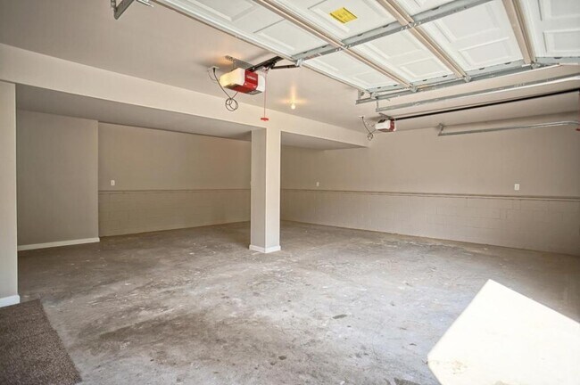 Building Photo - 654 Cornhill Rd.