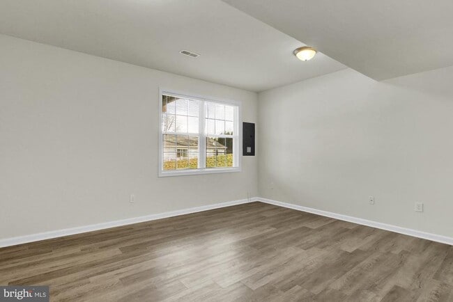 Building Photo - 10-30 Millrace Ct