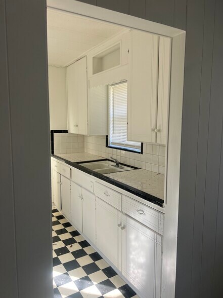 Building Photo - 126 E Colonial Dr