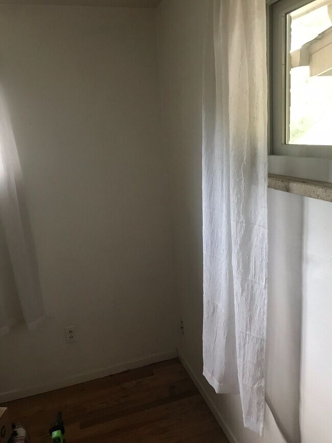 Building Photo - House for August Prelease with Easy Access to CU