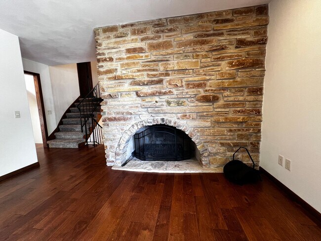 Building Photo - Spacious Home with Remodeled Open-Concept Kitchen, Water Utilities Included. VERONA Schools