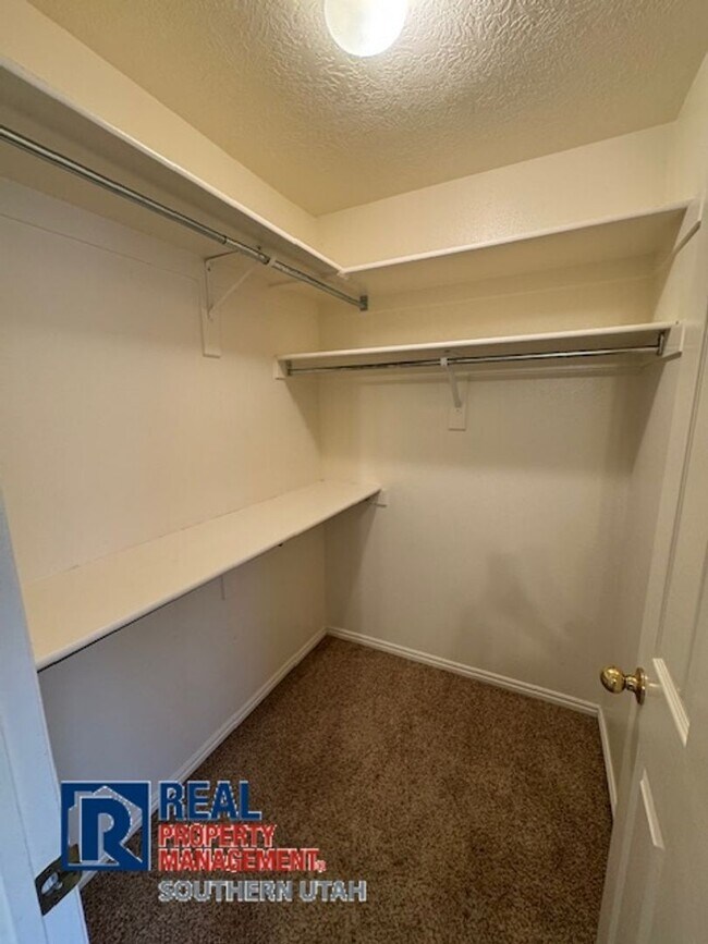 Building Photo - 628 W Evans Ridge Cir
