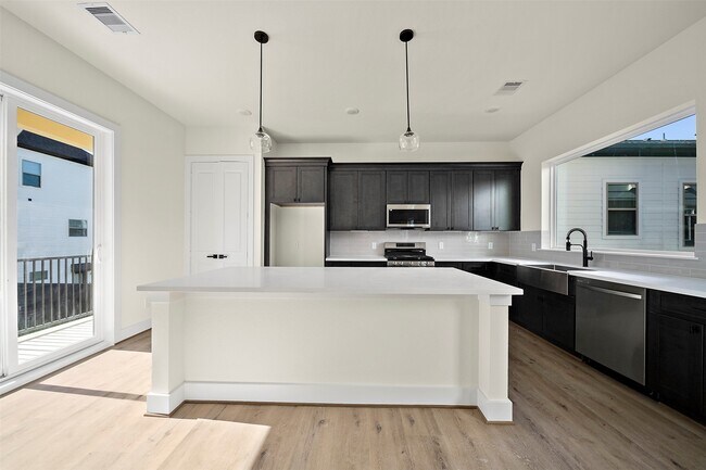 Building Photo - 2708 Nagle St