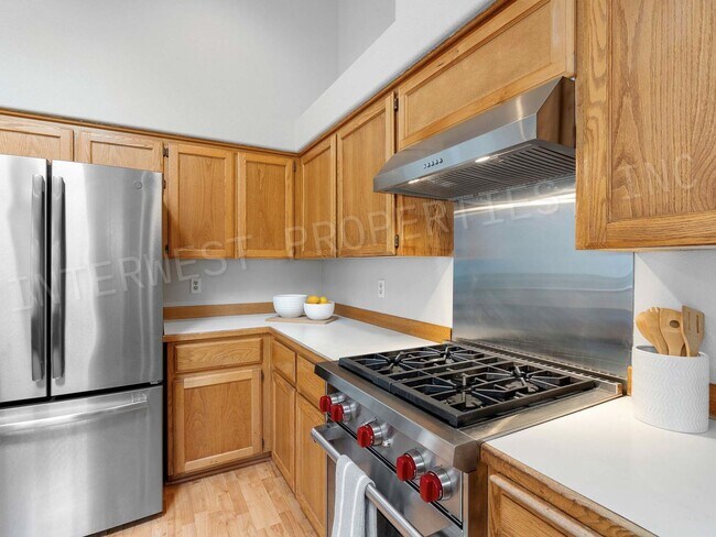 Building Photo - 4+ Bedroom Tigard Home With a Beautiful Vi...