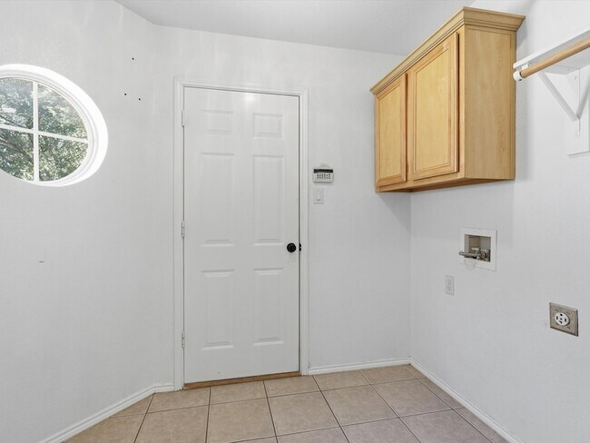 Building Photo - 6524 Sierra Madre Dr