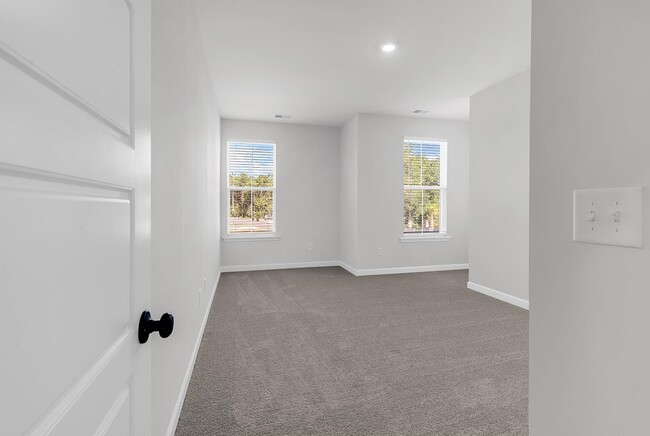 Building Photo - 408 Ireland Way