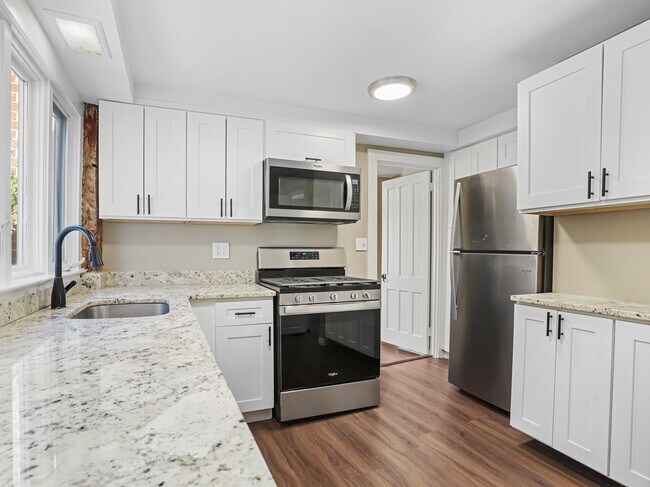 Building Photo - 575 Black Rock Tpke