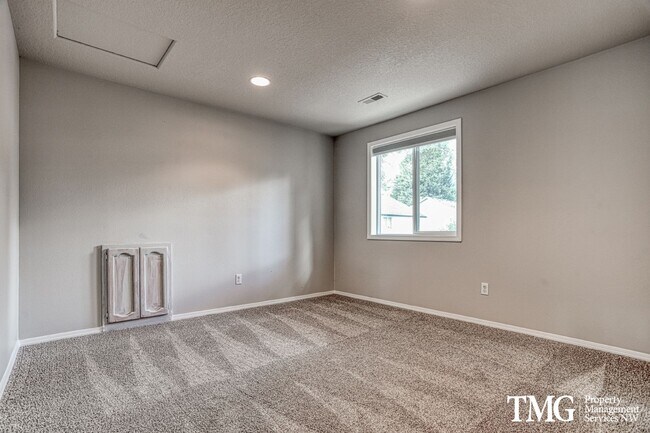 Building Photo - 3012 NE 166th Pl