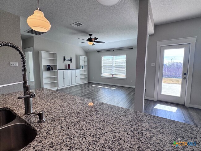 Building Photo - 300 Colthorpe Ln