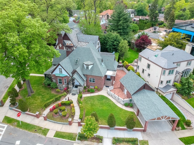 Primary Photo - 18284 Radnor Rd