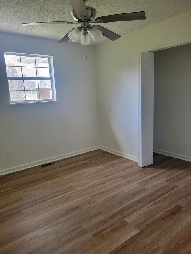 Building Photo - 104 Bent Tree Dr