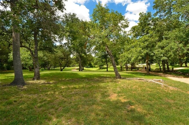 Building Photo - 10110 Woodland Village Dr