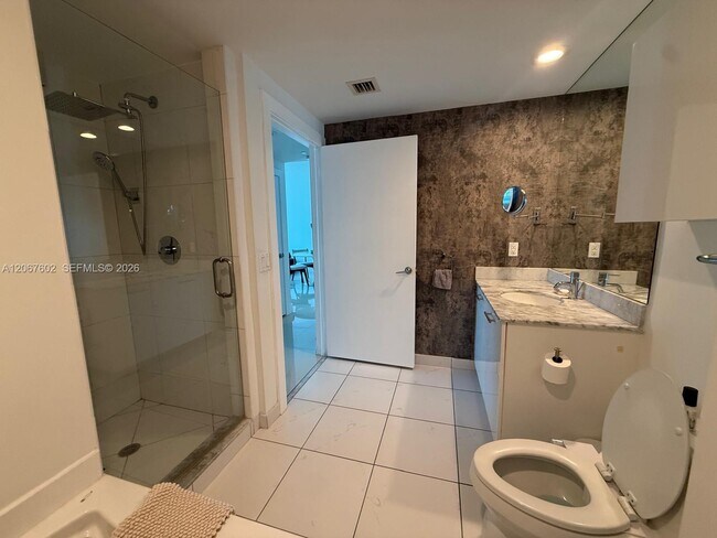 Building Photo - 500 Brickell Ave