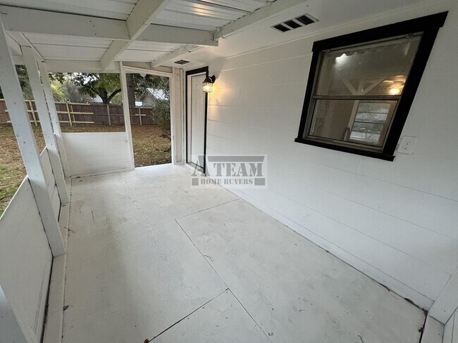 Building Photo - Renovated 2 Bed 1 Bath house for rent in Trinidad!
