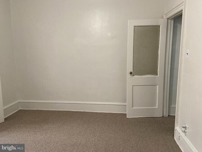 Building Photo - 20 S 61st St