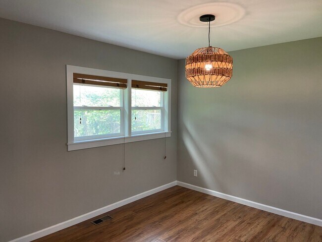 Building Photo - Charming 3 Bedroom, 1 Bath Home in Portland offering Comfortable Living with Central AC!