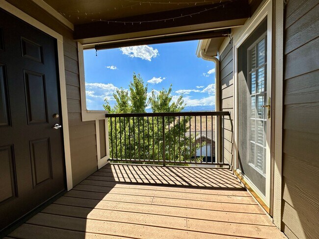 Building Photo - 2 Bedroom 2 Bathroom Top Floor Condo with ...