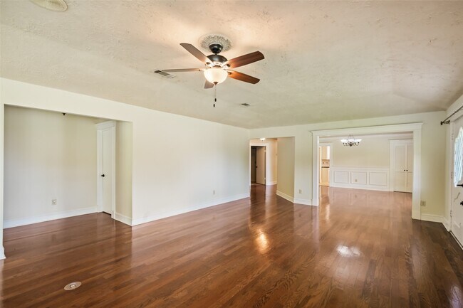 Building Photo - 101 Fairway View Ln