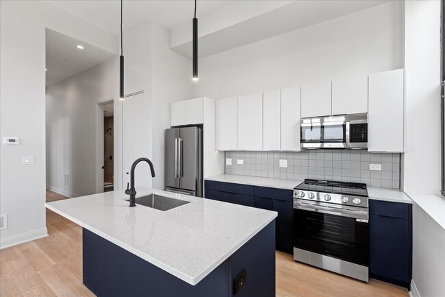 Building Photo - 1934 W North Ave