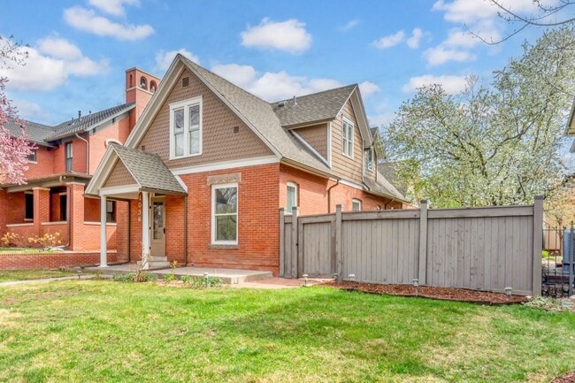 Building Photo - 1036 S Race St