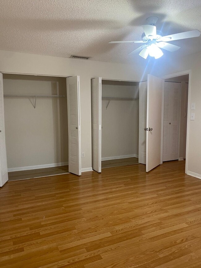 Building Photo - 1230 Summit Pl Cir