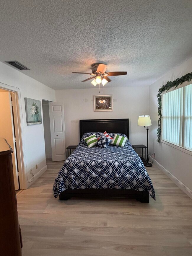 Building Photo - 1121 Cactus Terrace