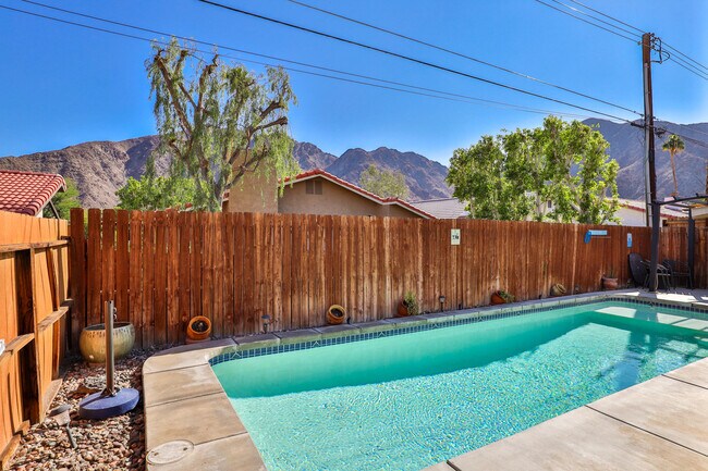 Building Photo - 53390 Avenida Navarro
