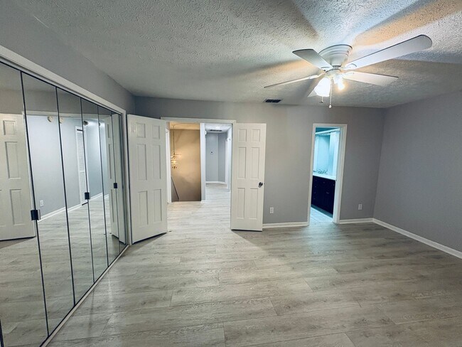 Building Photo - 8728 Jasmine Pond Dr