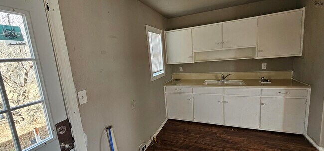 Building Photo - 1633 Lucas Ave