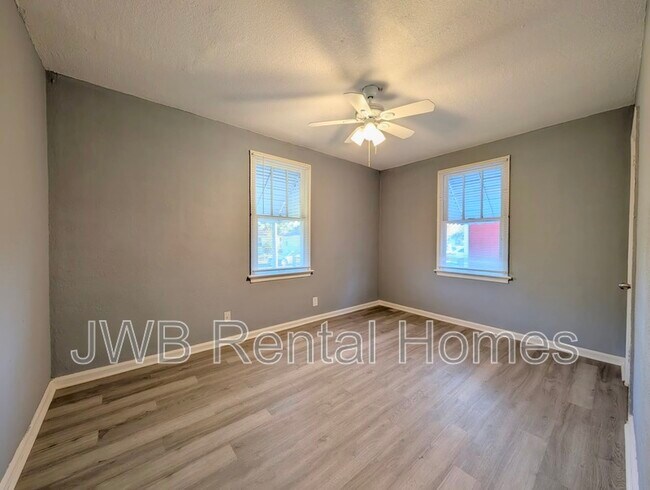 Building Photo - 1530 W 10th St