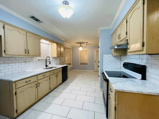 Building Photo - 2256 Lake Springs Ln