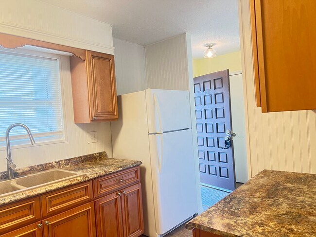 Building Photo - Furnished NMB Three-Bedroom Townhome is less than one mile from the Beach! Available Now!